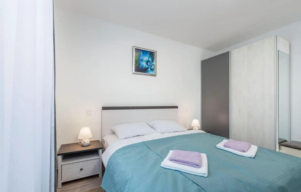 Apart Residence Blue Sea 포레치 게스트하우스